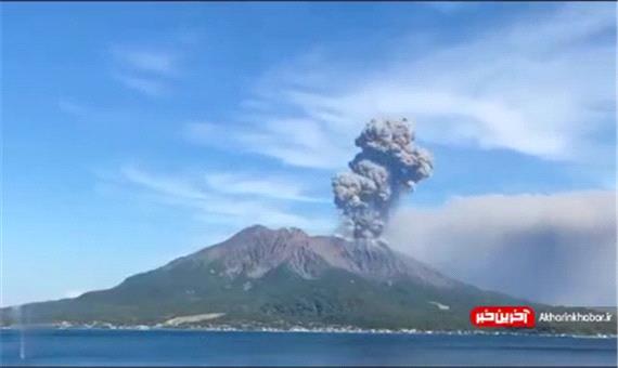 آتشفشان شهر کاگوشیمای ژاپن را زیر دود و خاکستر بُرد
