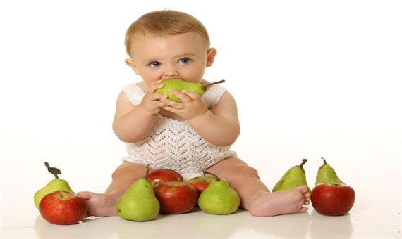 میوه دادن به نوزاد؛ کدام میوه ها و از چند ماهگی؟