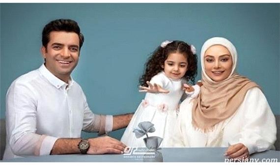 منوچهر هادی و همسرش یکتا ناصر با ست سفید در کنار دخترشان
