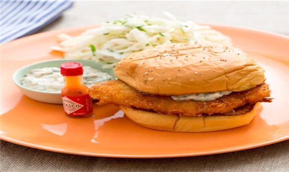 ساندویچ ماهی سوخاری به سبک رستوران‌ها