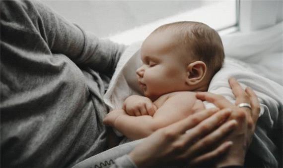 موارد و مواقعی که نوزاد نباید شیر مادر بخورد