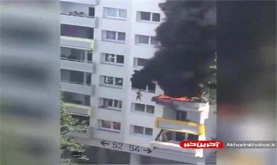 پرت کردن دو کودک از ساختمان در حال سوختن