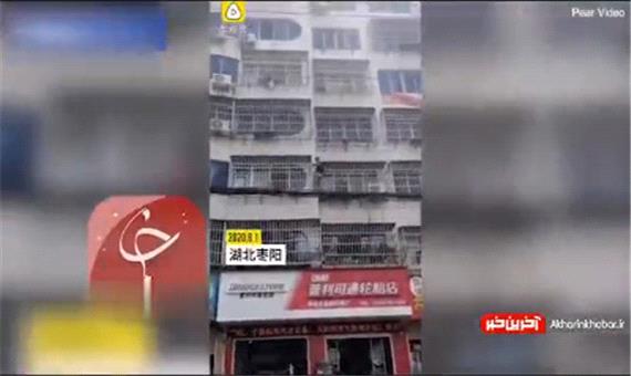 نجات معجزه آسای یک کودک در پی سقوط از 5 طبقه
