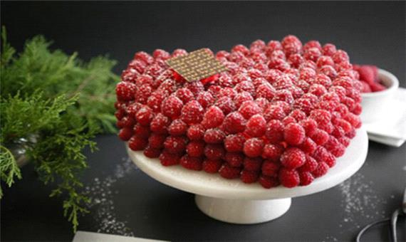 مدل های تزیین کیک اسفنجی با میوه و خامه