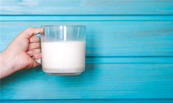 چرا با خوردن شیر دل پیچه می‌گیرم؟
