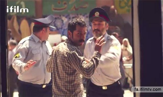 سکانسی از سریال «مینو» با هنرمندی عباس غزالی و سیاوش طهمورث