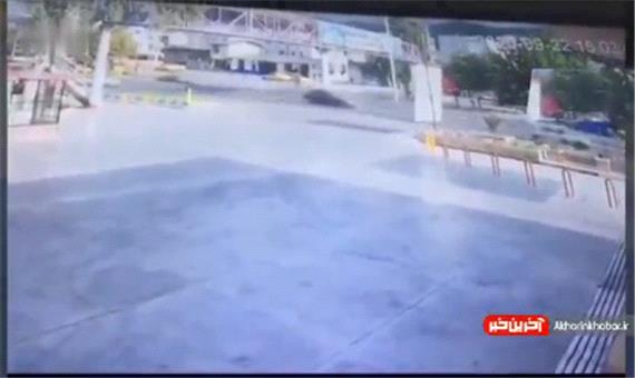 سقوط وحشتناک پل عابر پیاده ایستگاه گرگان بهشهر