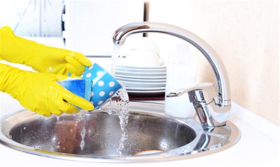 ترفندهای شستن ظروف با جنس‌های مختلف