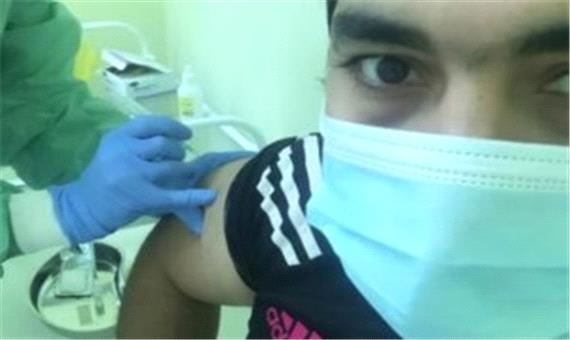 اولین ایرانی که واکسن کرونا را تزریق کرد + عکس
