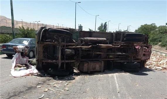 تصادف کامیونت با خاور در بزرگراه شهید یاسینی