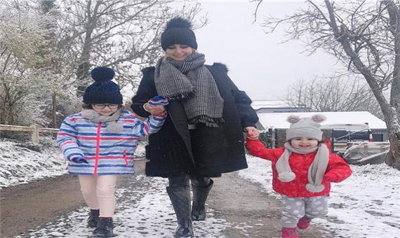 چهره ها/ عکس جذاب زمستانی خانواده شاهرخ استخری
