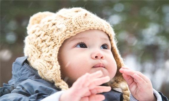 8 لباس جذابی که می‌توان برای سیسمونی نوزاد متولد زمستان تهیه کرد