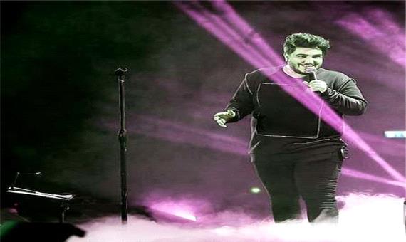 اجرای آهنگ «طبیب ماهر» توسط آرون افشار