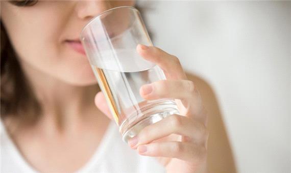 8 فایده نوشیدن آب داغ برای بدن