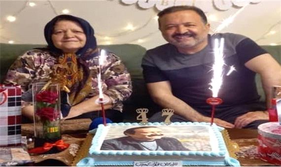 چهره ها/ سورپرایز شدن علی صالحی توسط مادرش در روز تولدش