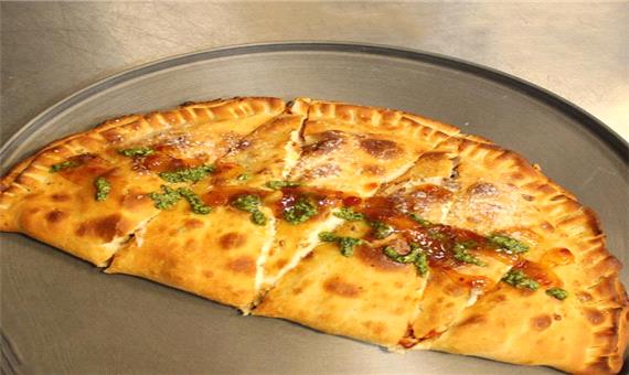 پیتزا کالزونه خوشمزه و محبوب به روش ایتالیایی