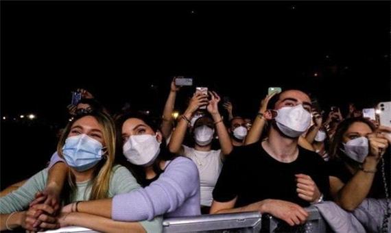 طلسم اجراهای موسیقی در اروپا شکسته شد/ 5 هزار تماشاگر با ماسک در یک کنسرت