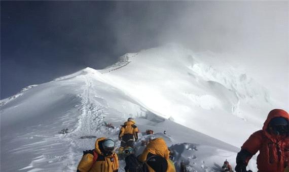 یک کوهنورد ایرانی در راه فتح اورست/ کرونا مانع صعود نشد