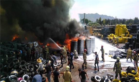 آتش‌سوزی گسترده بارانداز 50 هزار متری کالا در تهران