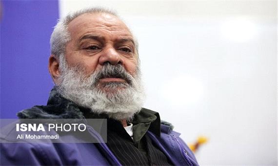 آوازخوانی استاد آهنین‌جان در بیمارستان برای پرستاران