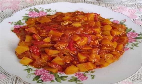تهیه «یتیمچه» ساده و سنتی بادمجان و گوجه فرنگی تهرانی