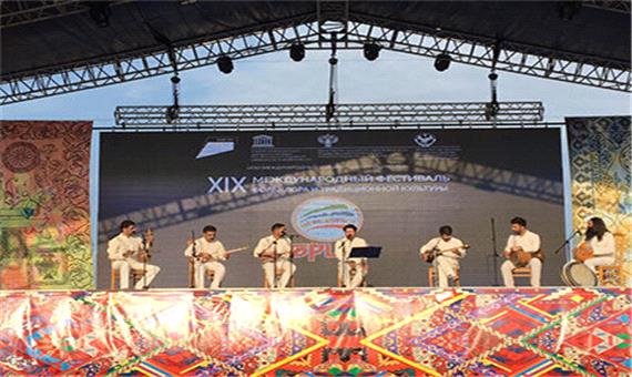 اجرای گروه موسیقی ایرانی در افتتاحیه جشنواره داغستان روسیه