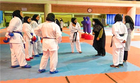 بازدید معاون وزیر ورزش از تمرین بانوان کاراته
