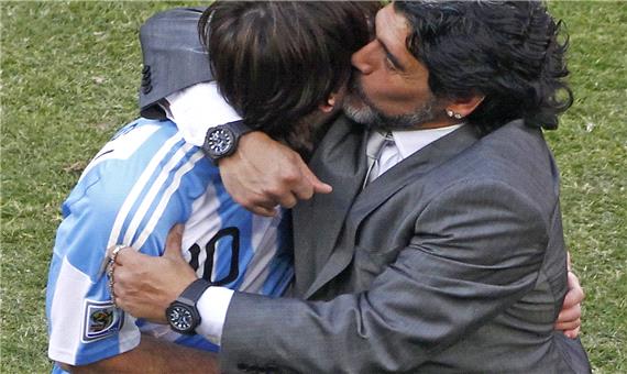 اگر مارادونا زنده بود، مسی را در آغوش می‌گرفت