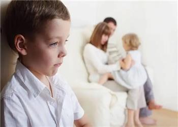 چرا والدین رفتارهای متفاوتی با هر فرزند دارند؟