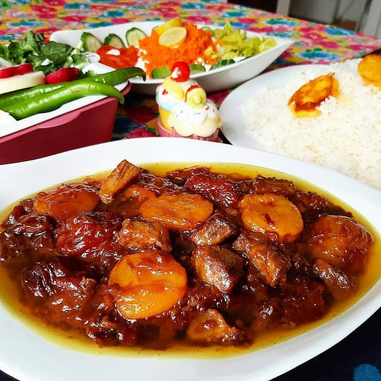 خورشت آلو قیصی یا همان شیرین خورش شمالی ها