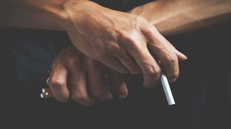 تا چه زمانی با شوهر هروئینی‌ام زندگی کنم؟