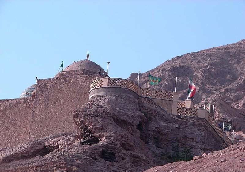 معادن و کارخانه‌هایی که کوه «بی‌بی شهربانو» را می‌بلعند