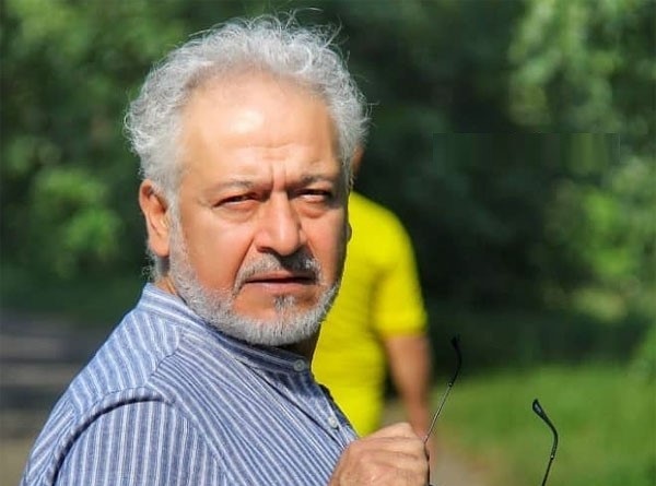 من دارم بهش یاد میدم با پول چه کارا میشه کرد؟