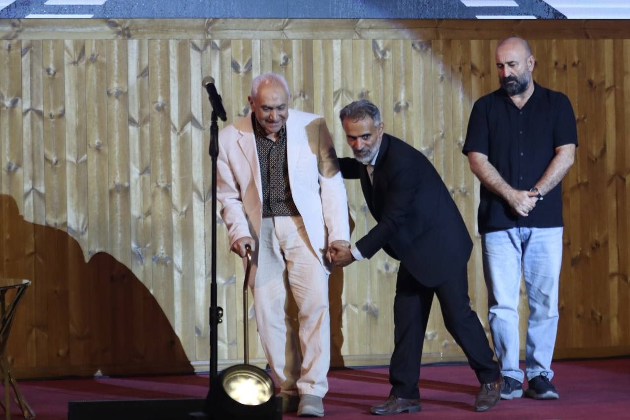 آریا بانو