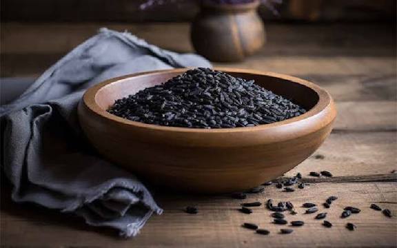 سیاه دانه باعث می‌شود سنگ کلیه راحت‌تر دفع شود