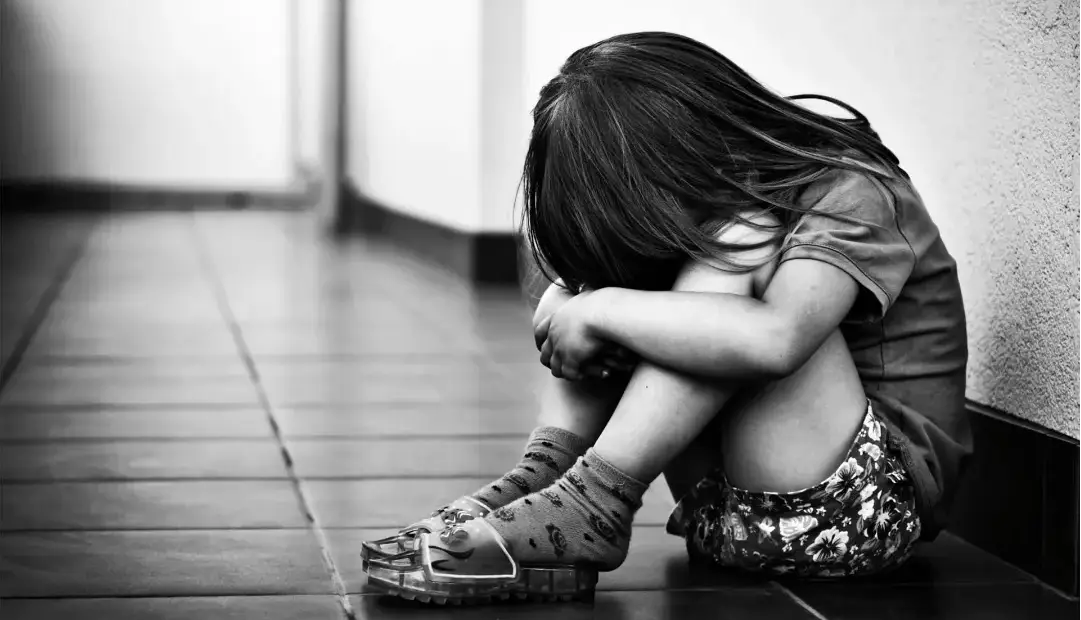 کشف اثر زیستی رنج در مغز: چرا سختی‌های کودکی تا آخر عمر با ما می‌مانند؟