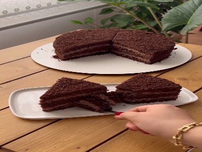 کیک شکلاتی بی بی را اینگونه بپزید