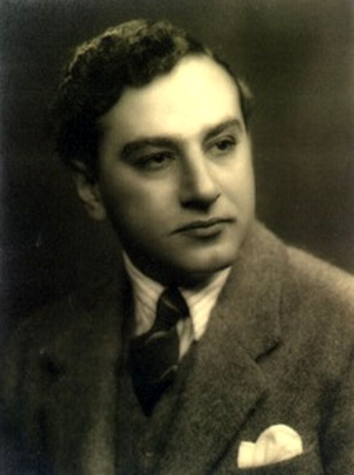 ماجرای آخرین بازمانده قاجار در دوران جمهوری اسلامی؛ او تاج و تخت می‌خواست!