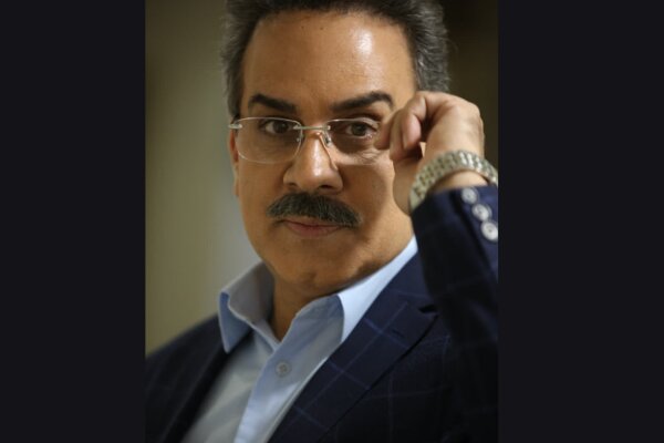 مجری «به خانه برمی‌گردیم» تهیه‌کننده تئاتر شد؛ همکاری با سیما تیرانداز