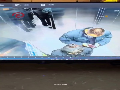 فکر کردن تو آسانسور گیر کردن