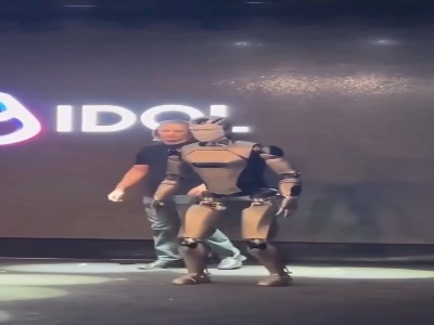 شکست اولین نمایش عمومی ربات هوش مصنوعی روسیه