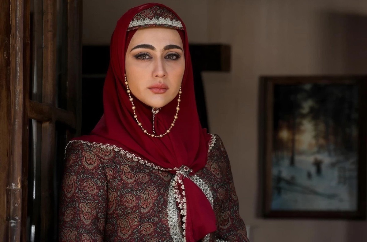 میترا رفیع مشکی‌پوش شد