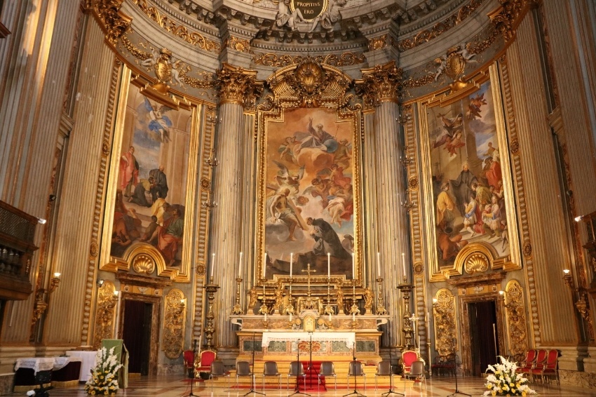 تکنیک نقاشی ۳ بعدی روی سقف کلیسا در ایتالیا