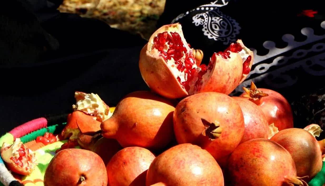 چرا بعد از خوردن انار سردرد می‌گیریم؟