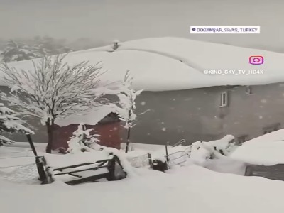 بارش سنگین برف پاییزی در نواحی شرقی ترکیه