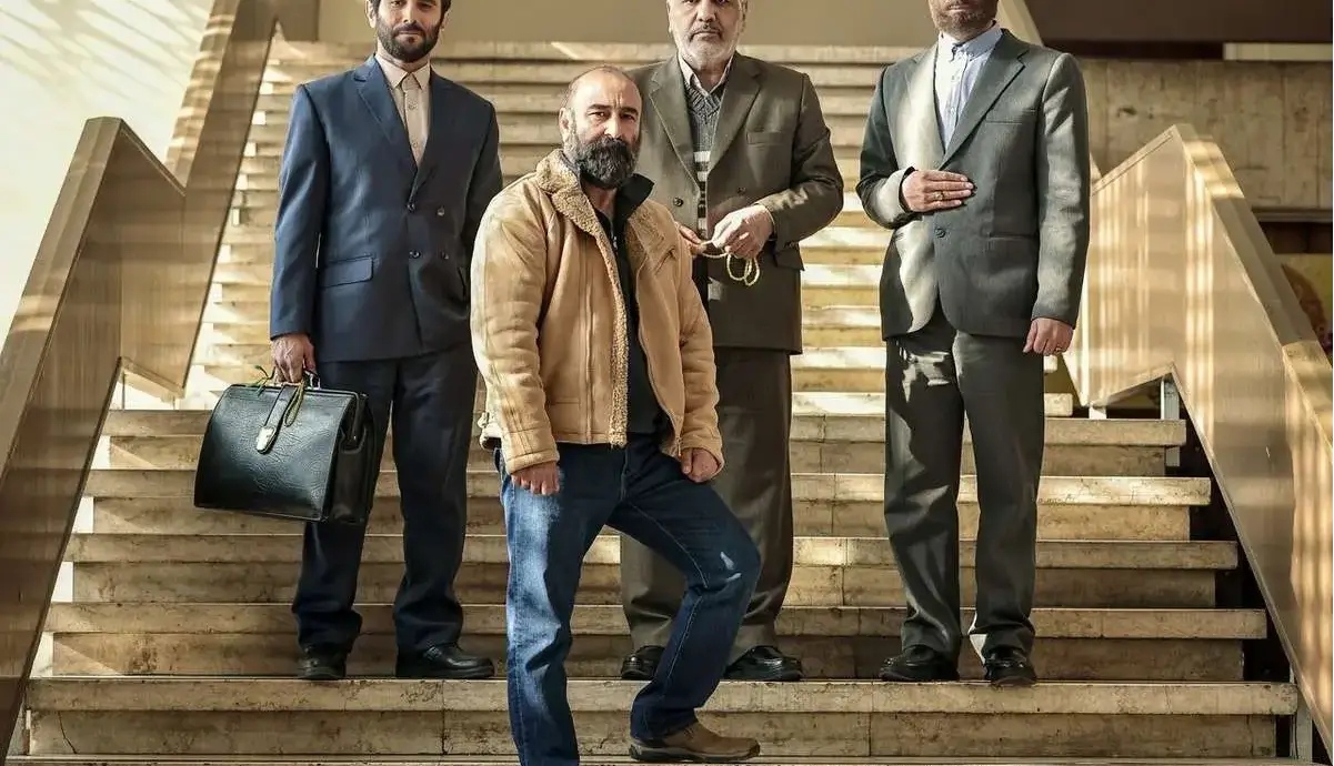 آقای زالو زیر ذره‌بین؛ کمدی‌ای با سوژه قدرت، ریا و فرصت‌طلبی