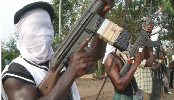 افراد مسلح حداقل ۲۵ دختر را در مدرسه‌ای در نیجریه ربودند