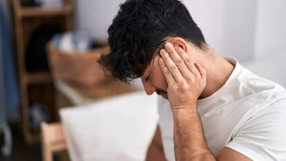 علت وزوز گوش چیست؟ بررسی دلایل و روش‌های درمان