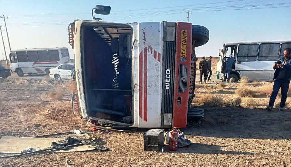 واژگونی مینی‌بوس کارگران معدن ۱۱ مصدوم برجا گذاشت