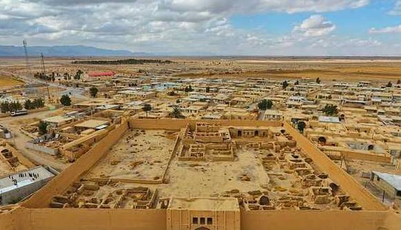 ابرکوه را باید دید...